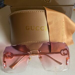 Gucci Pink oversized Sunglasses!  COMES WITH EVERYTHING! Box and case!